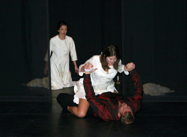 Catarina overpowers Sampiero as Angela wakes.